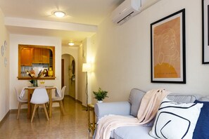 Smart TV - Pink Sunshine beach apartment (Torrevieja)