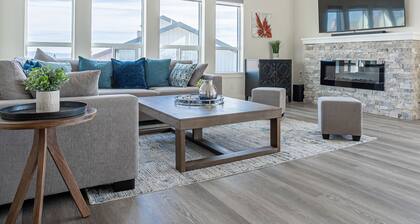 Family Fun in Modern Executive Penthouse in Happy Valley