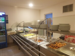 Desayuno continental (USD 7 por persona)