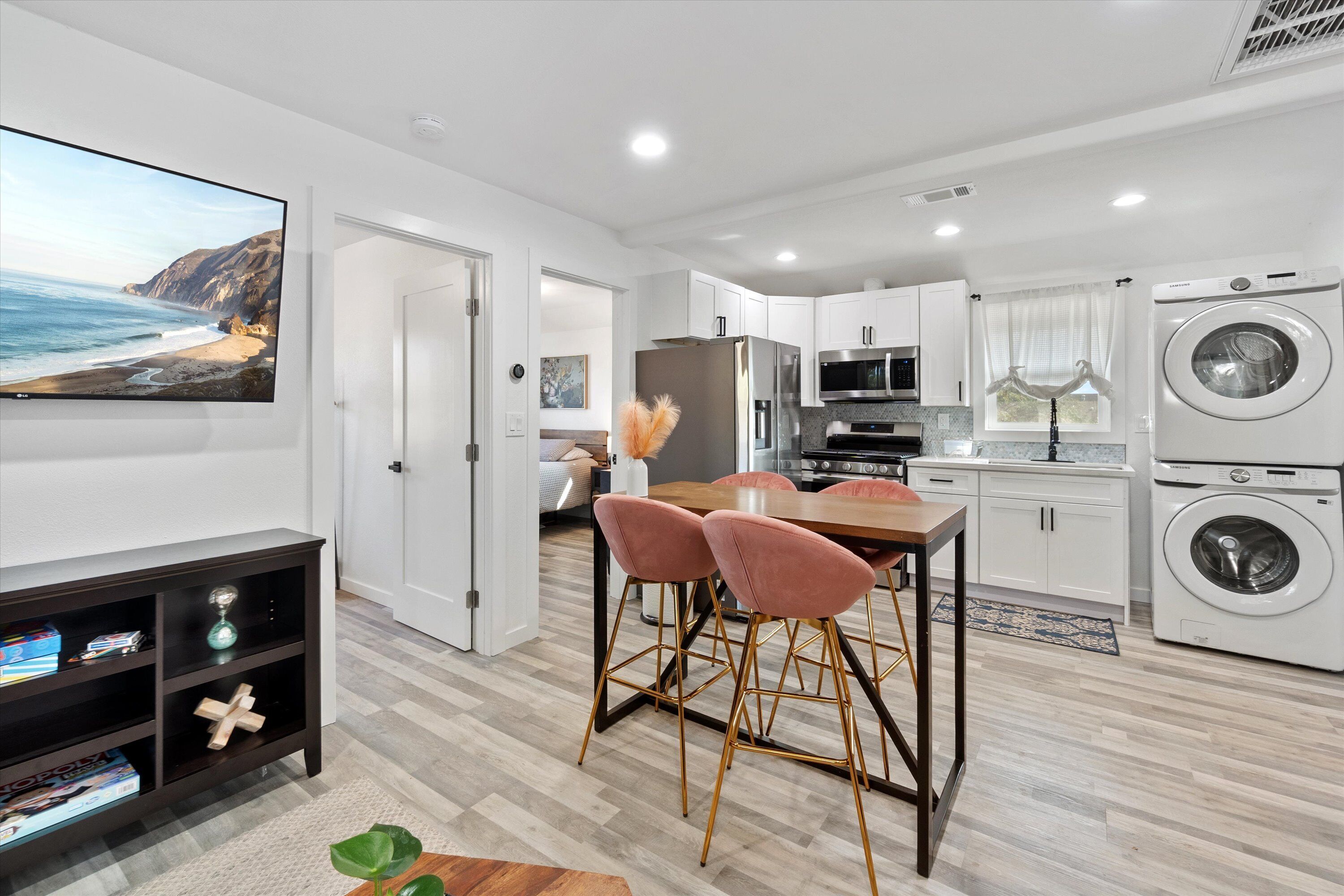 Lovely 2 Bedroom only 7 miles away from Disneyland!