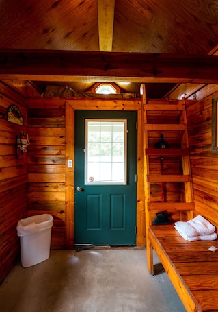 Interior. Sunset Ridge perfect vacation home near Meramec River