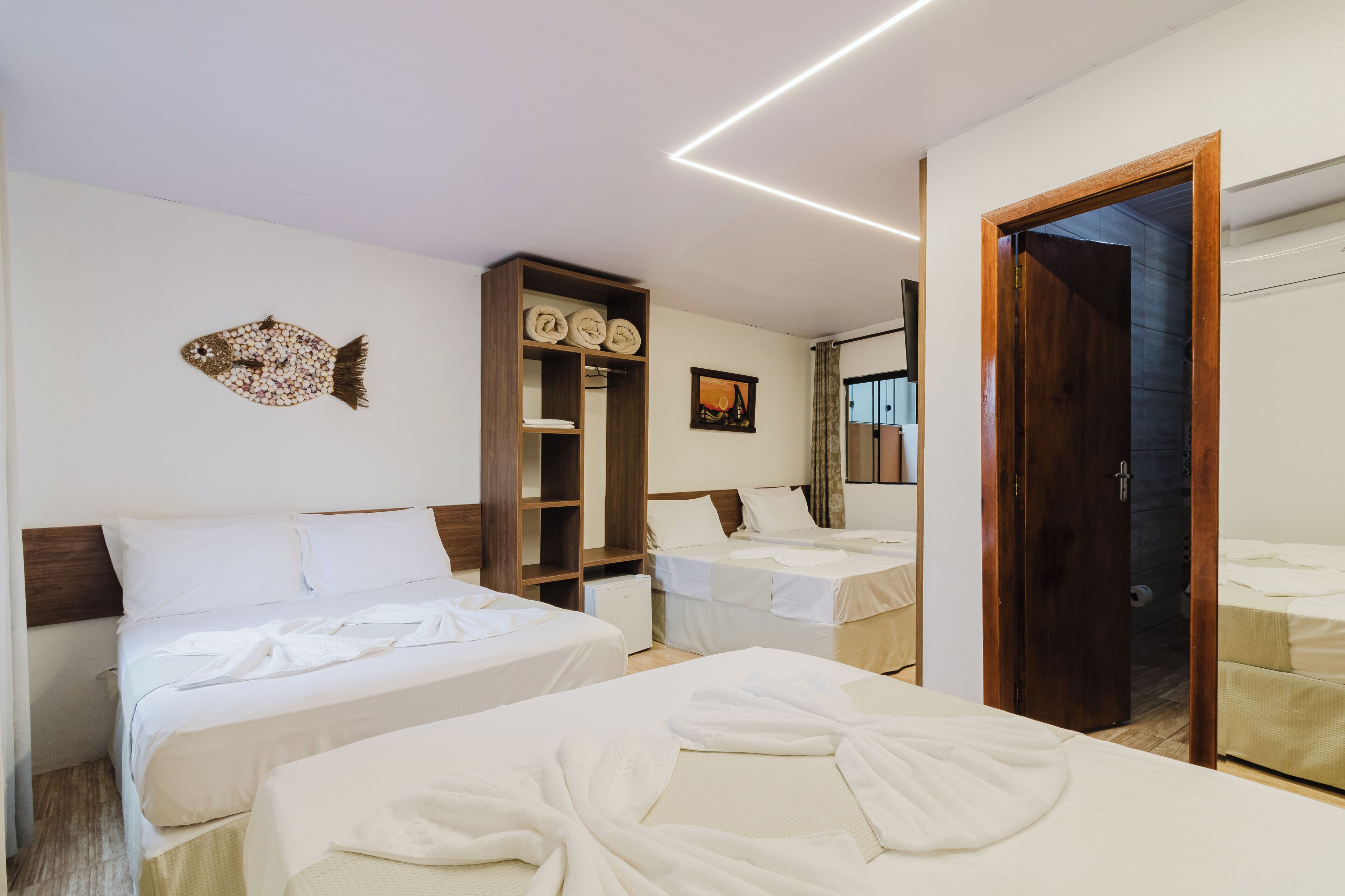 Minibar, wifi gratis y ropa de cama 