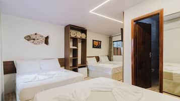 Habitación familiar | Minibar, wifi gratis, ropa de cama
