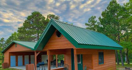 Whispering Pines Group cabin rental near Meramec River