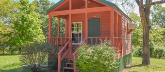 Whispering Pines Group cabin rental near Meramec River