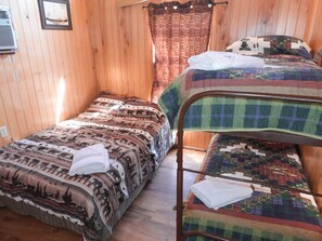 6 bedrooms, bed sheets