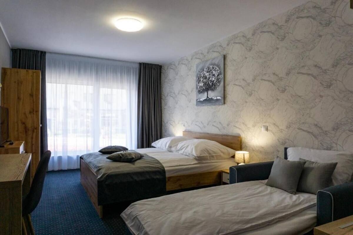 Down comforters, in-room safe, blackout drapes, soundproofing