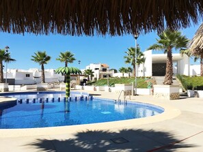 Outdoor pool - Departamentos Marino Blue (Mazatlán)