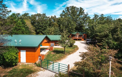 Ransom's Retreat Group cabin rental near Meramec River