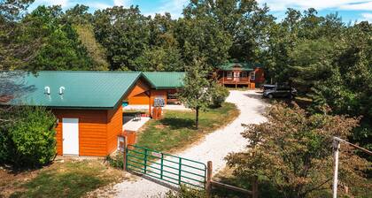 Ransom's Retreat Group cabin rental near Meramec River