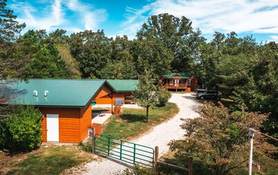 Ransom's Retreat Group cabin rental near Meramec River