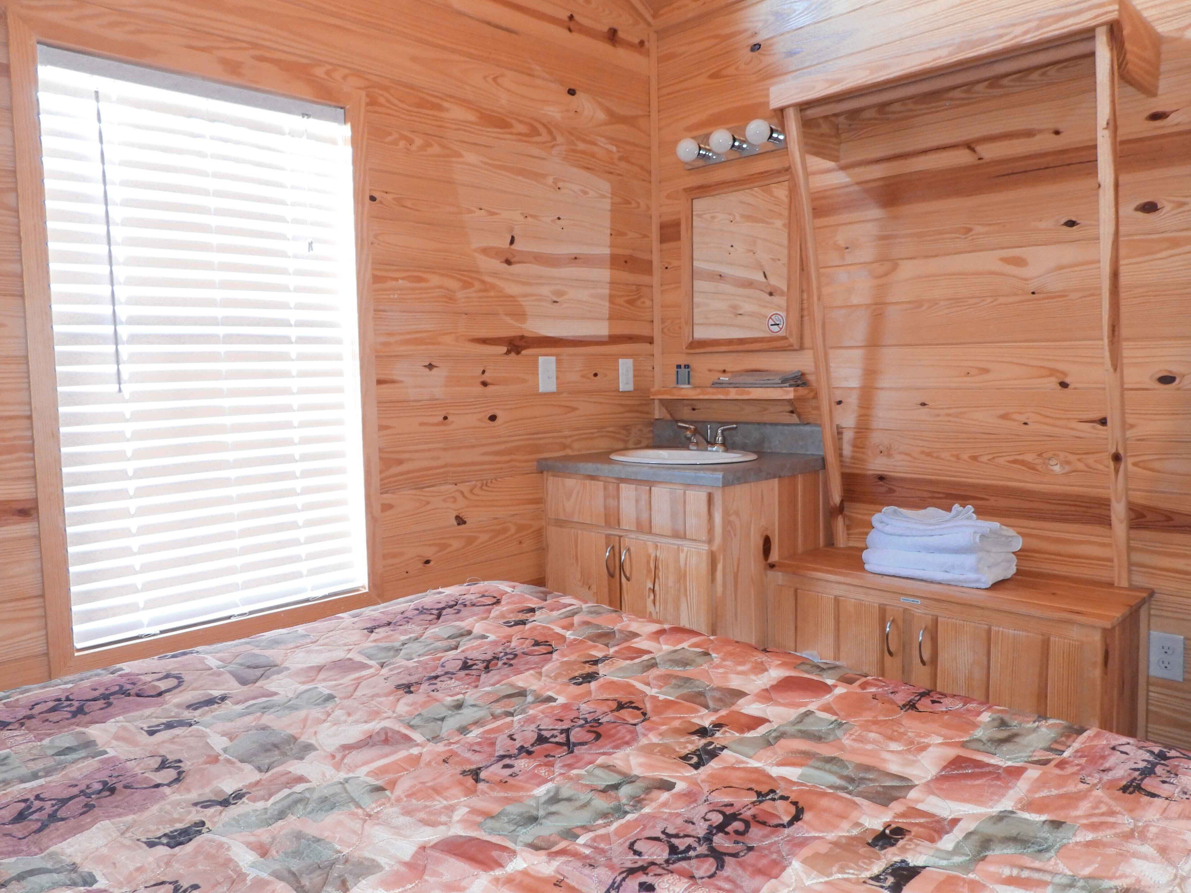 7 bedrooms, bed sheets