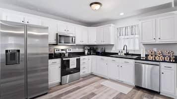 Refrigerador, microondas, horno, placa de cocina