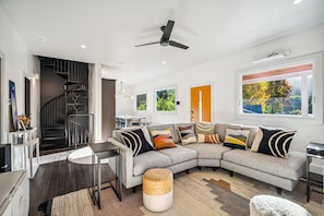 TV, offices, printers - Pet’s FREE! Modern luxury steps from Russian River by RedAwning (Monte Rio)