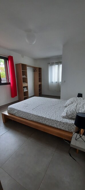 4 bedrooms, iron/ironing board, free WiFi, bed sheets