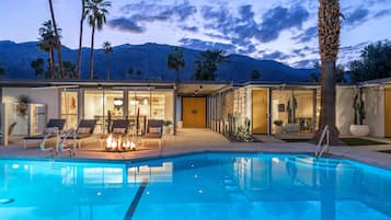 Kolam renang terbuka, kerusi lepak pantai