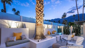 Unclassified image, 3 of 49, button - Limon Palm Springs (Palm Springs)