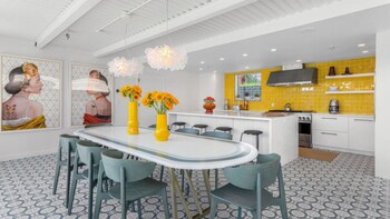 Reception area at Limon Palm Springs