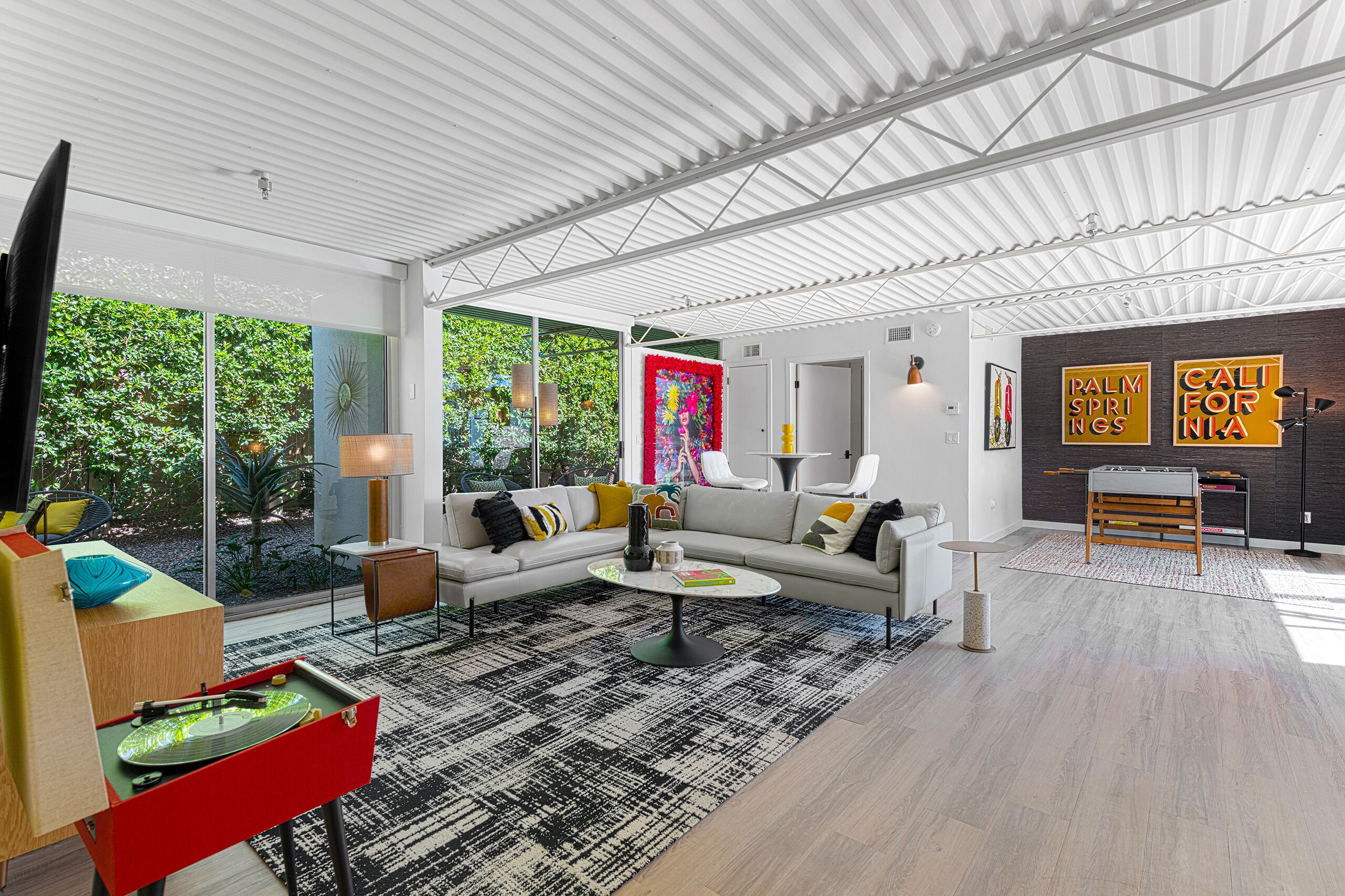 ハウス | イタリアのフレッテ製シーツ、高級寝具、ピロートップベッド、遮光カーテン