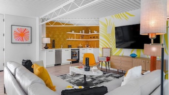 Frette Italian sheets, premium bedding, pillowtop beds, blackout drapes at Limon Palm Springs