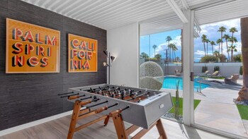 Frette Italian sheets, premium bedding, pillowtop beds, blackout drapes at Limon Palm Springs