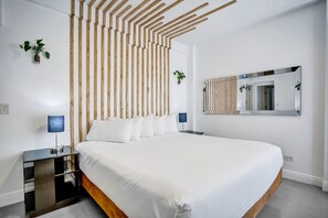 2 bedrooms, iron/ironing board, WiFi