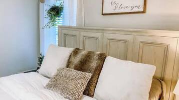 3 bedrooms, desk, iron/ironing board, WiFi