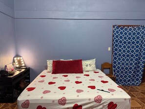 5 makuuhuonetta, ilmainen Wi-Fi, vuodevaatteet