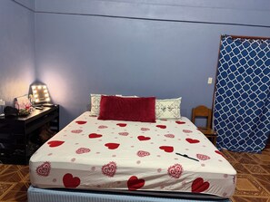 5 bedrooms, free WiFi, bed sheets