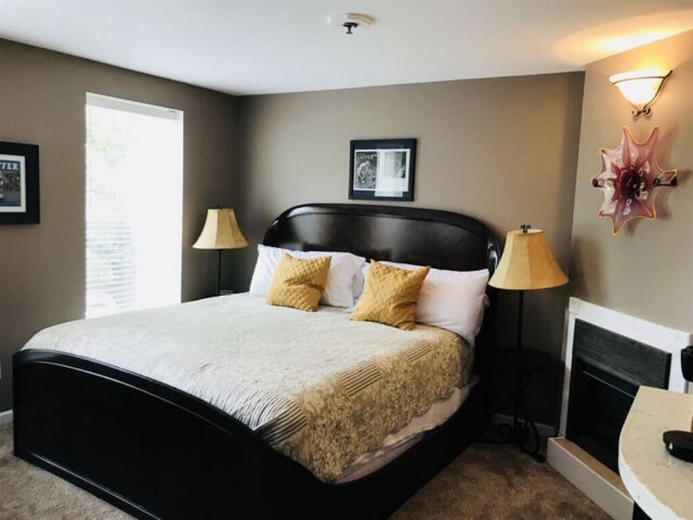 ROOM 2 King Guestroom Corning Vrbo