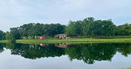 Leasburg Lakehouse vacation home & private stocked lake near Meramec River.