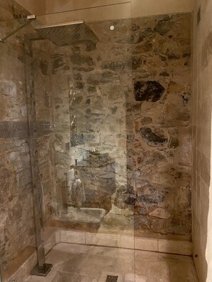 Bathroom - Room in B&B - Room Overlooking the Vineyards and Florence (Carmignano)