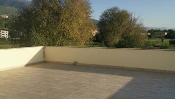 Apartment, 3 Bedrooms, Accessible | Property grounds