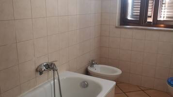 Apartment, 3 Bedrooms, Accessible | Bathroom