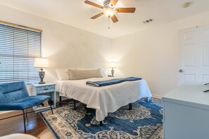 4 bedrooms, desk, iron/ironing board, free WiFi