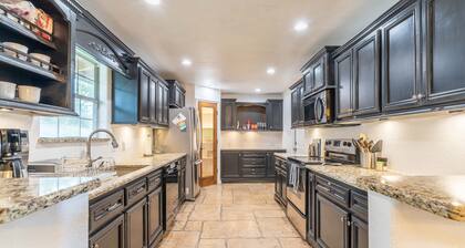 Central Home w/ Hot Tub , Pets OK , Loft & Garage