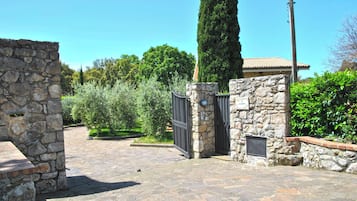 Villa, 4 Schlafzimmer, eigener Pool, Gartenblick | Eingangsbereich