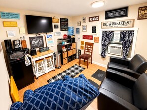 Unclassified image, 3 of 10, button - Room-black-white Rm By Yale U (New Haven)