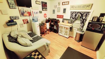 Shared Dormitory, 1 Bedroom | Living area