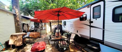 Dormitório compartilhado, 1 quarto | Opções para refeição ao ar livre