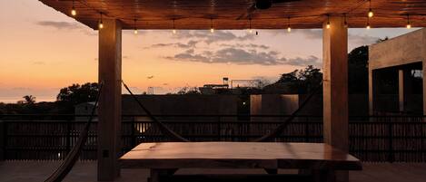 Smart TV de 101 cm con canales digitales, una televisión