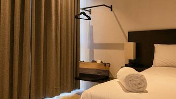 Escrivaninha, espaço de trabalho para notebook, Wi-Fi de cortesia