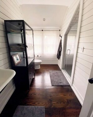 تجهيزات دش، مجففات شعر، مناشف، صابون