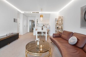 Executive Apartment, 2 Bedrooms, River View | Living area