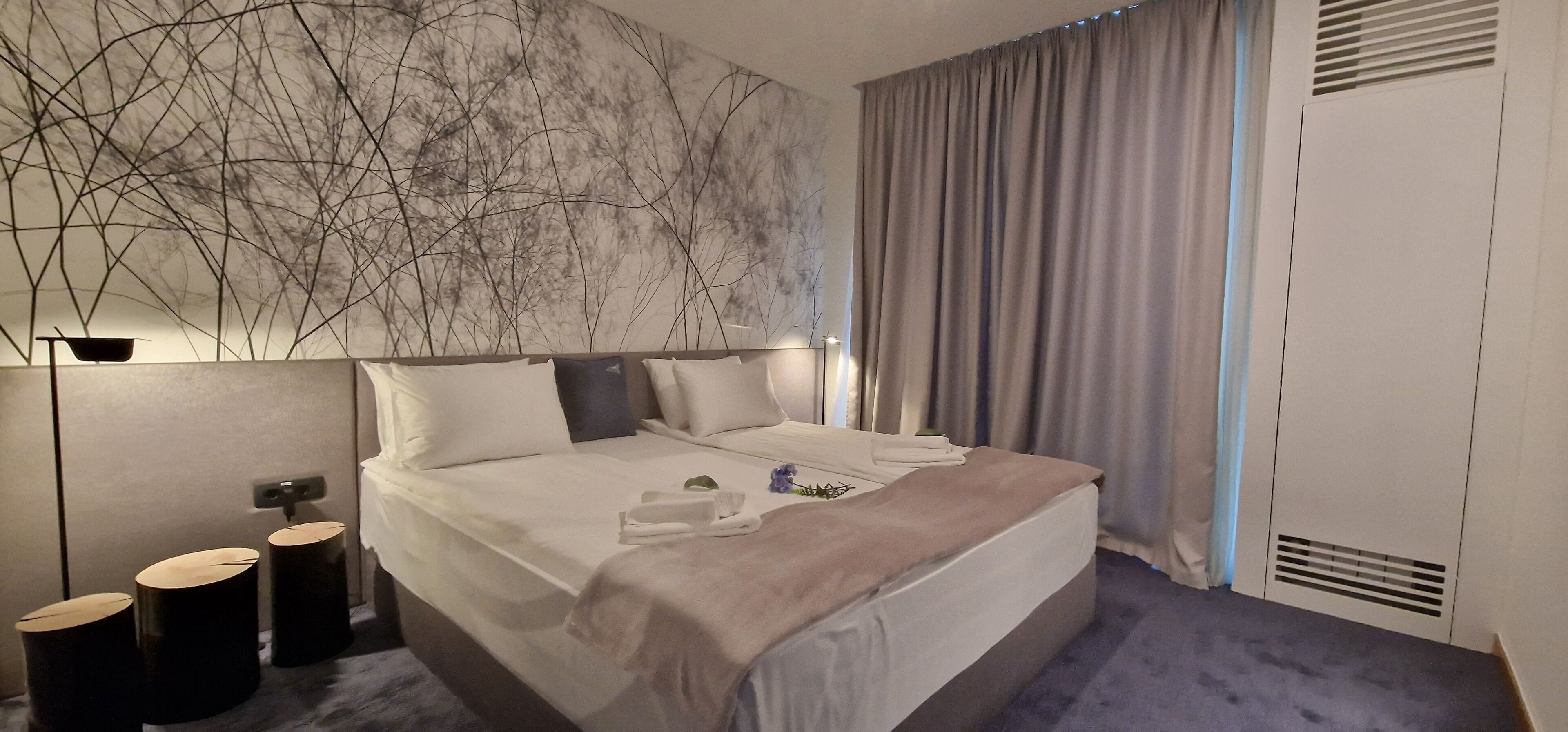 Luxury Apartment | In-room safe, soundproofing, iron/ironing board, free WiFi