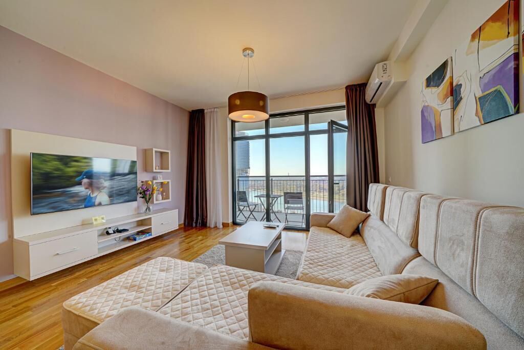 Brankas, kedap suara, setrika/meja setrika, dan Wi-Fi gratis