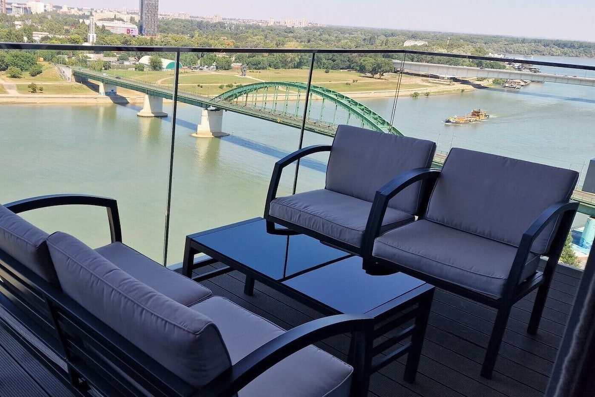 Safe på rommet, skrivebord, skrivebord for bærbar PC og lydisolert