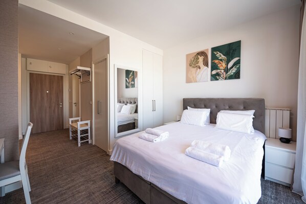Exclusive Studio | In-room safe, desk, laptop workspace, soundproofing