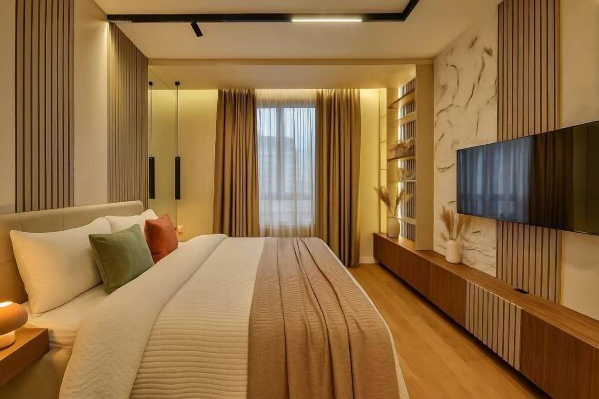 2 bedrooms, in-room safe, soundproofing, iron/ironing board