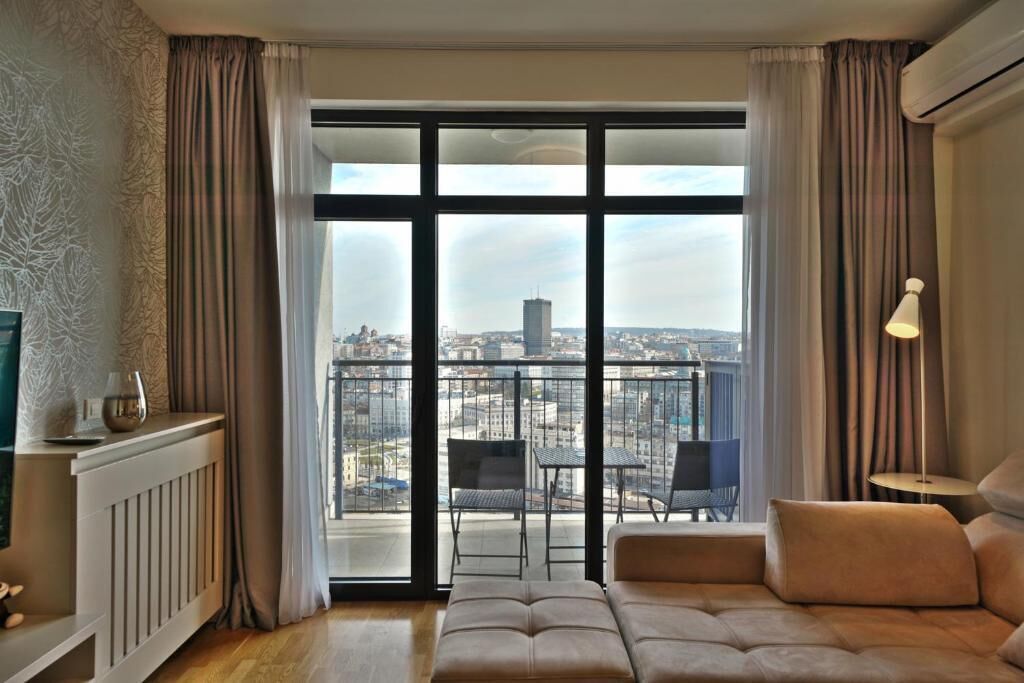 Brankas, kedap suara, setrika/meja setrika, dan Wi-Fi gratis